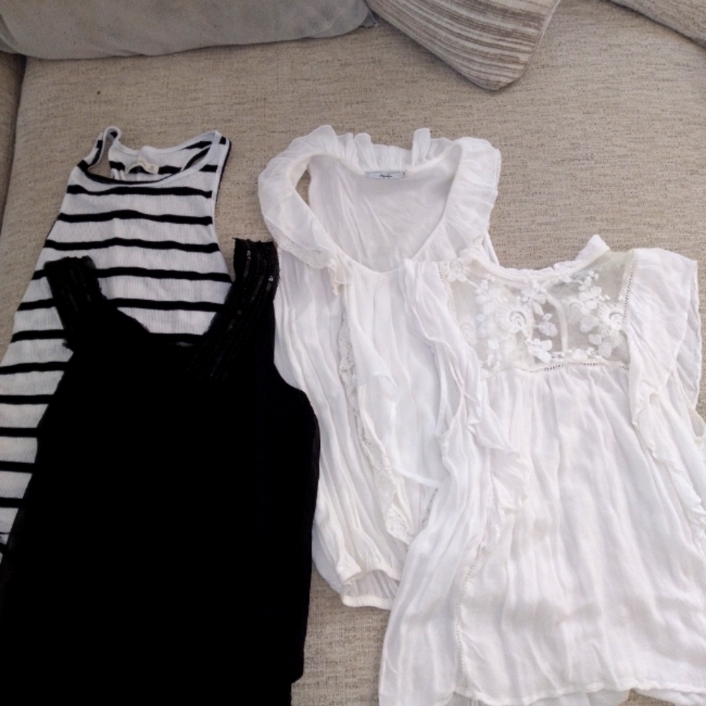 Womens lot of 4 tops 2 tanks, and 2 blouse